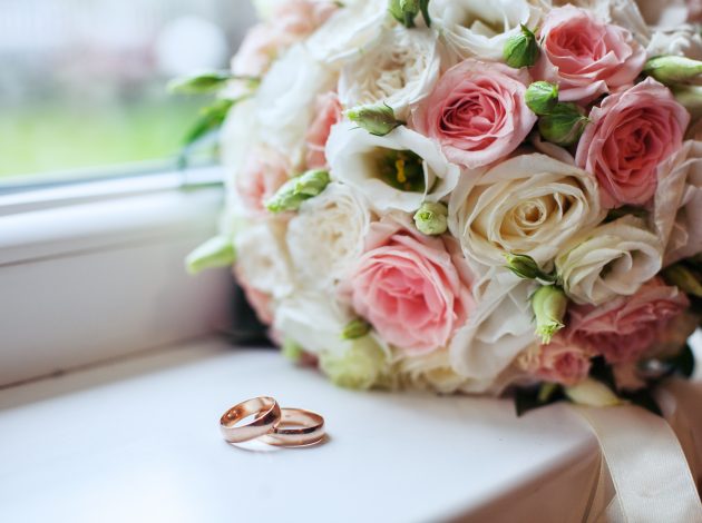 Wedding bouquet and rings